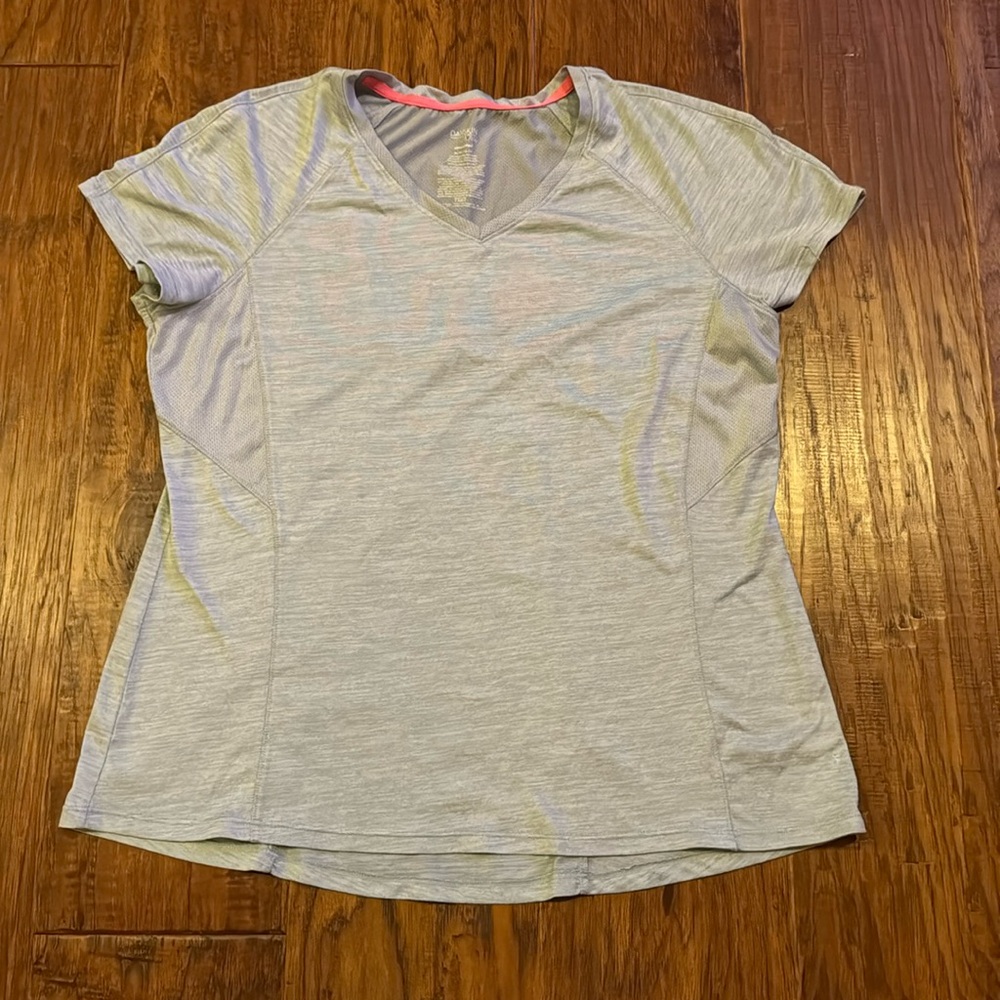 Danskin Now. Semi-fitted. Gray top. XL